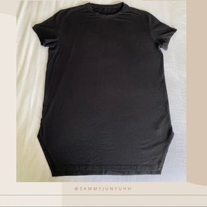 Men’s Alphalete black performance short sleeve shirt.